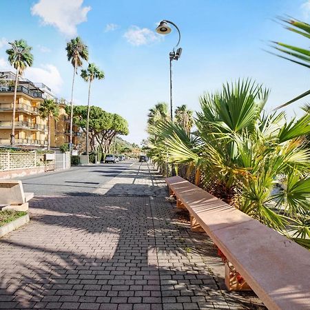 Casa Laura Elena Lägenhet San Bartolomeo Al Mare Exteriör bild