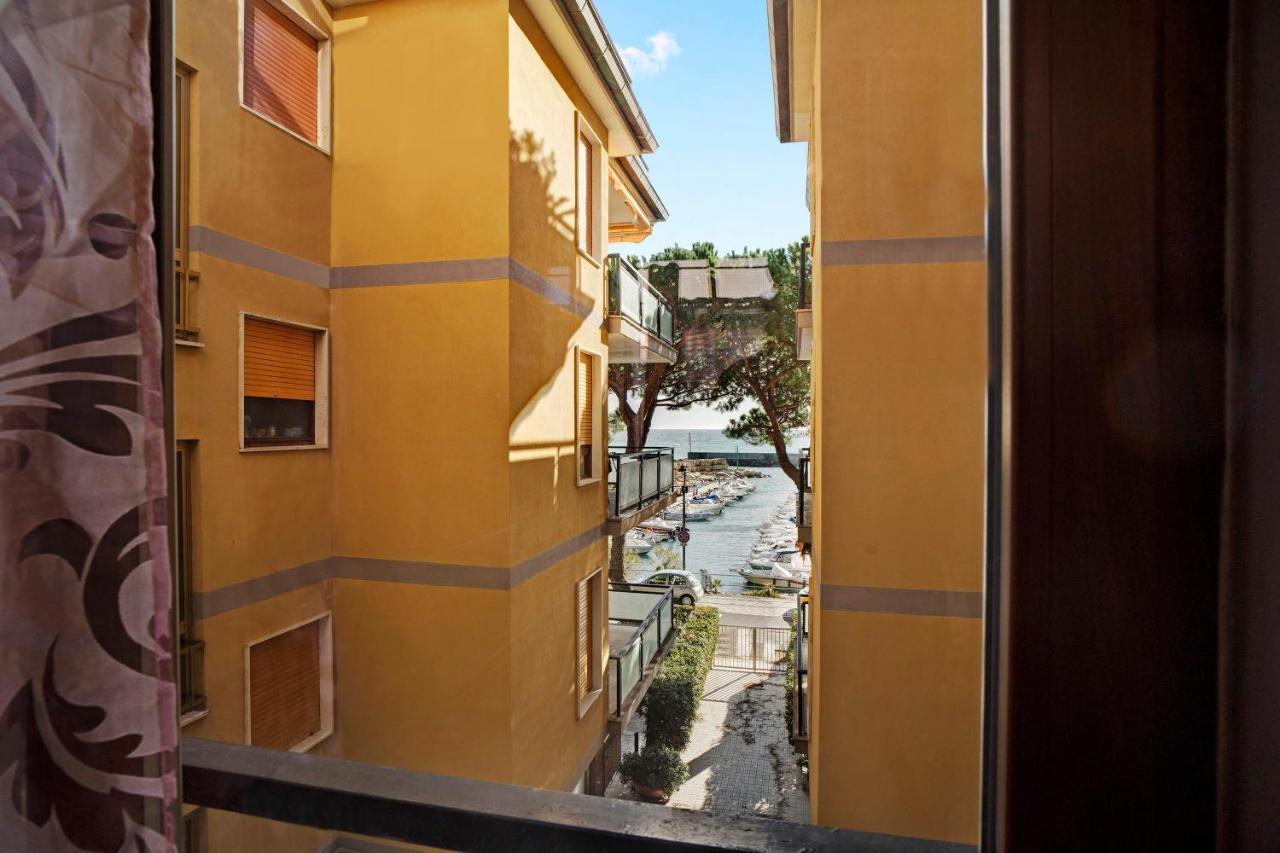 Casa Laura Elena Lägenhet San Bartolomeo Al Mare Exteriör bild