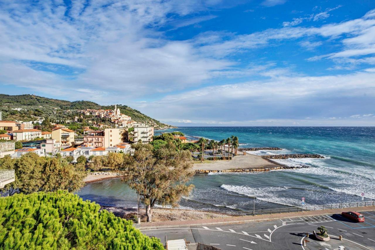 Casa Laura Elena Lägenhet San Bartolomeo Al Mare Exteriör bild