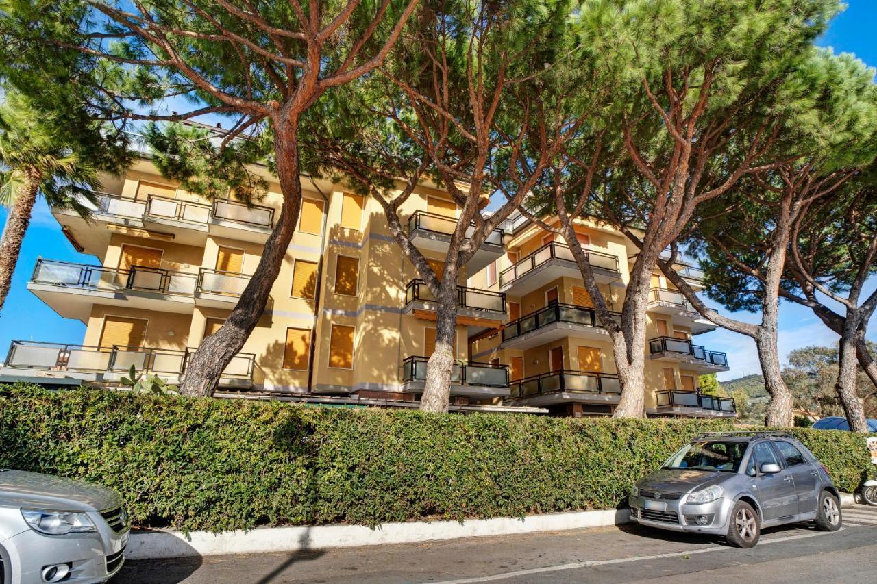 Casa Laura Elena Lägenhet San Bartolomeo Al Mare Exteriör bild