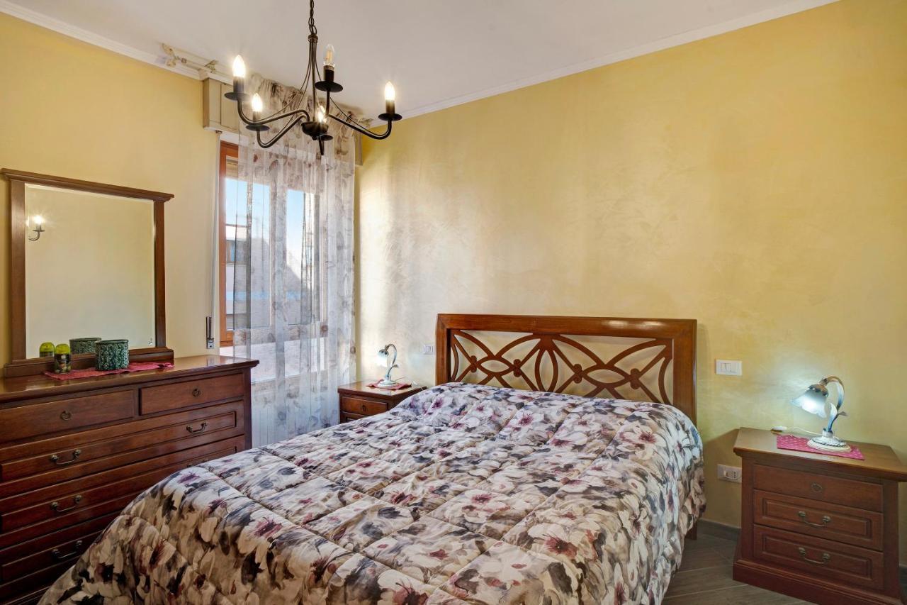 Casa Laura Elena Lägenhet San Bartolomeo Al Mare Exteriör bild